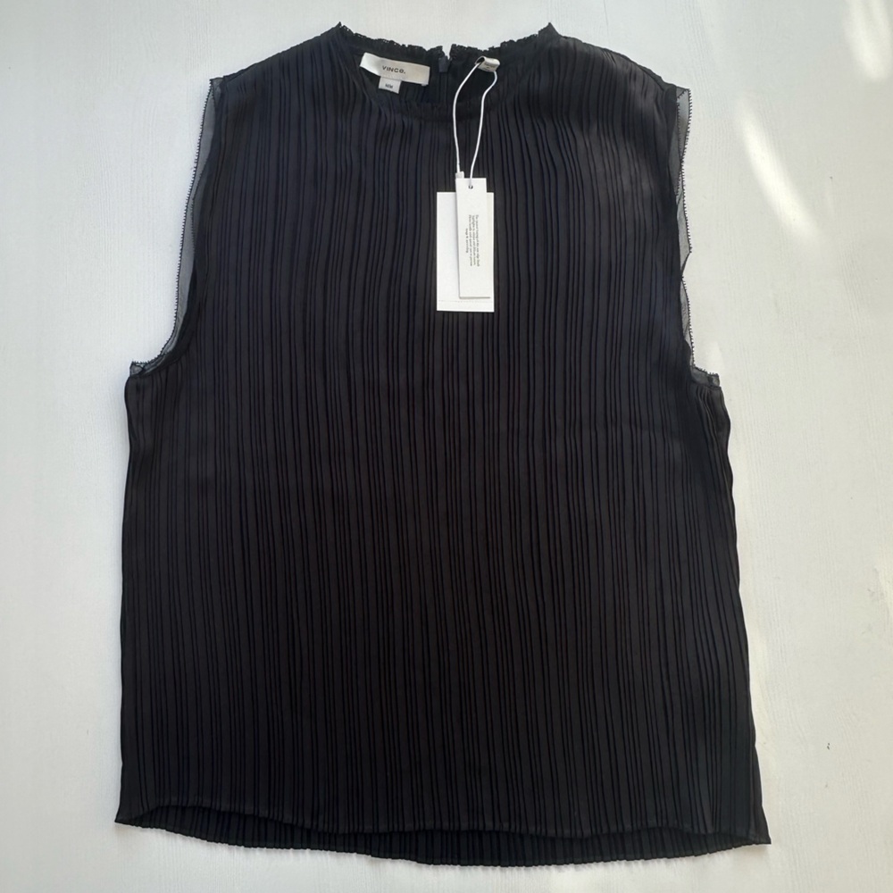 Black Sleeveless Pleated Top